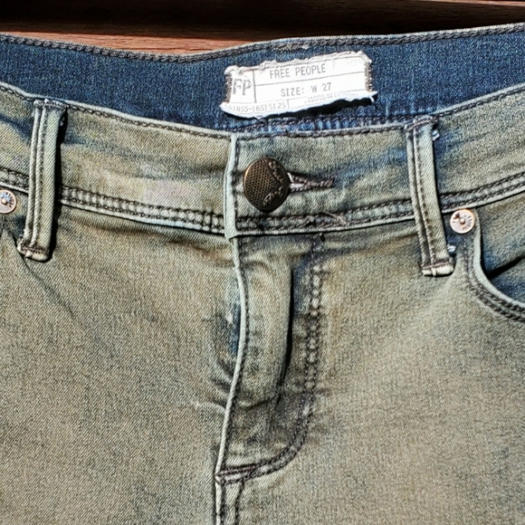 🌟Host Pick🌟 Free People Olive/Grey Wash Jean 27 - Picture 5 of 8